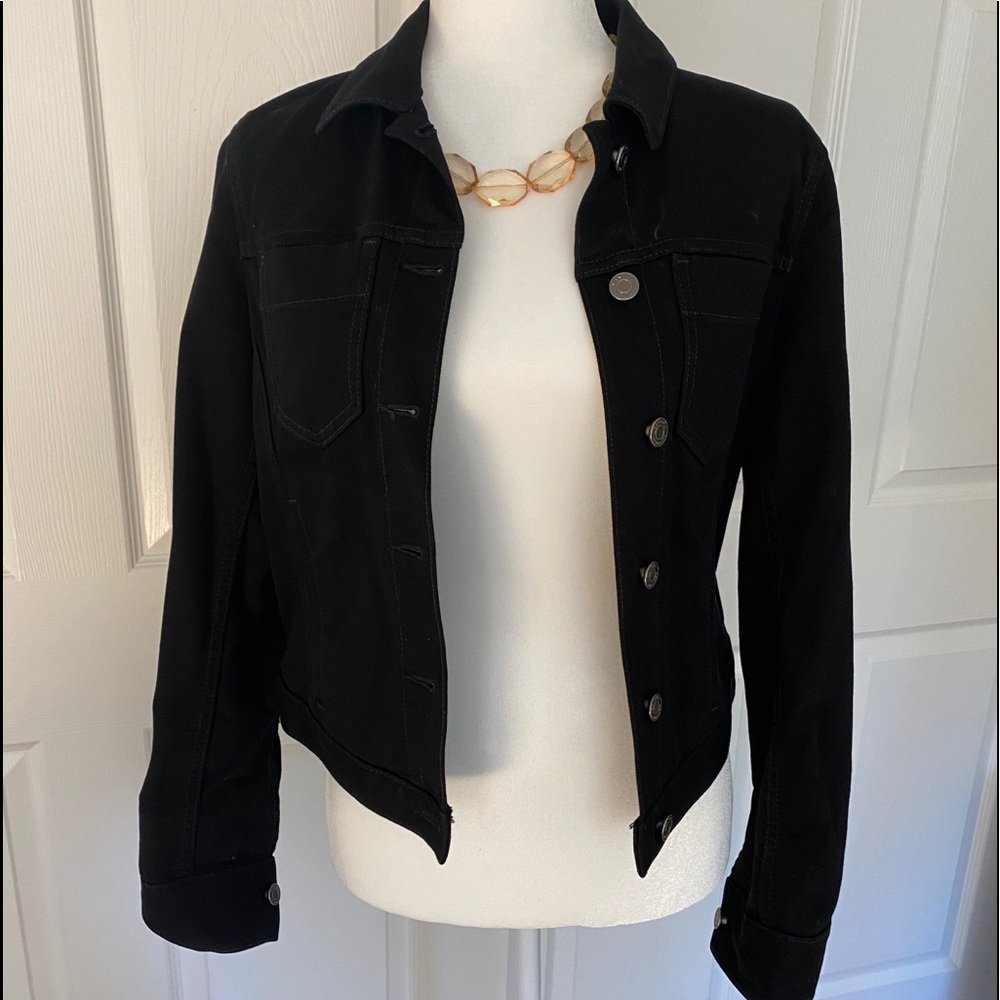 Cute black cropped Banana Republic denim jacket.